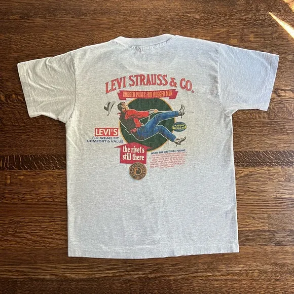 Flatlay graphic t-shirt β input